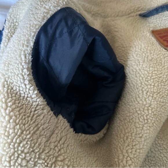 Levi’s Jean Jacket - Picture 4 of 6